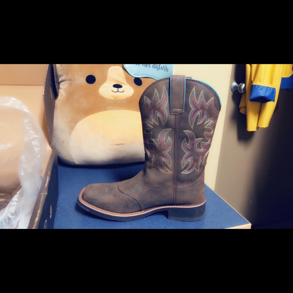 Ariat cowgirl boots